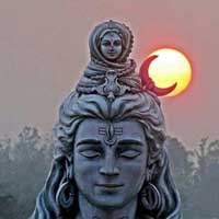 भगवान शिव अपने शीश पर चंद्रमा क्यों धारण करते हैं (Bhagwan Shiv Apne Sheesh Par Chandrma Kyun Dharan Karte Hai)